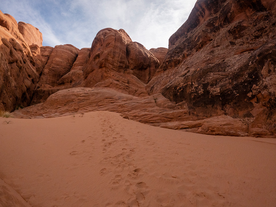 Sandy area leading to climbing portion in the approach to Elephant Butte