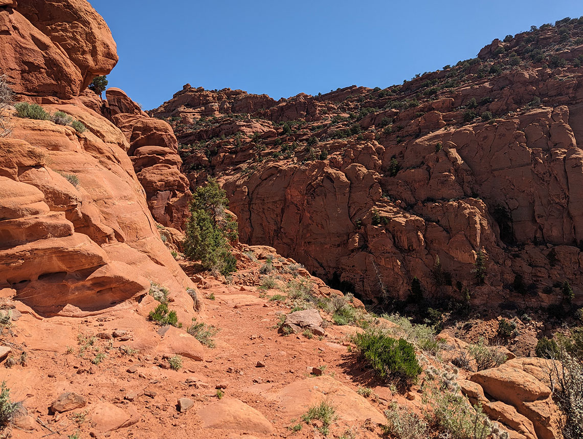 Contouring around the mesa on the ascent to the Sunglow Canyon entrance